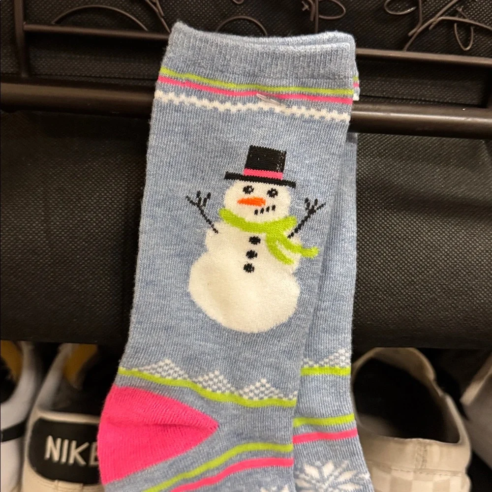 NWT pair of colorful Holiday/Winter socks.  Never been worn of course. Adult 7-9